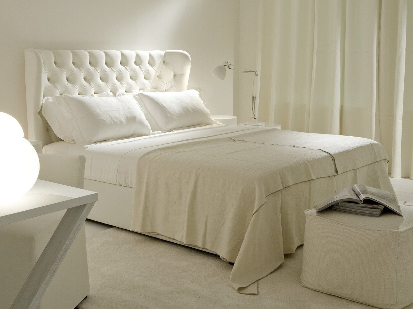 Classical beds reinterpreted with contemporary lines by Meridiani