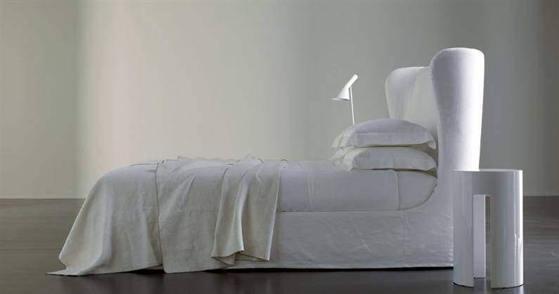 Classical beds reinterpreted with contemporary lines by Meridiani (