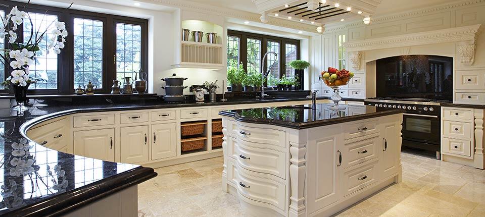 Classical kitchen with modern design integrated in a Georgian style (3)