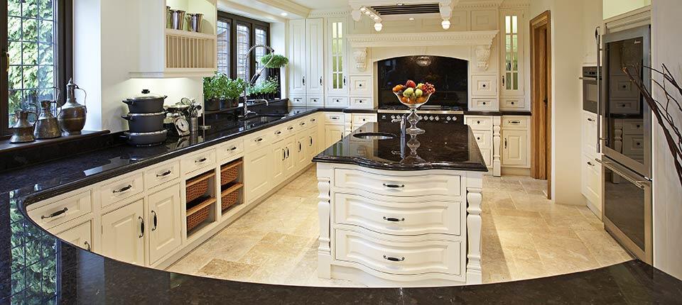 Classical kitchen with modern design integrated in a Georgian style (4)