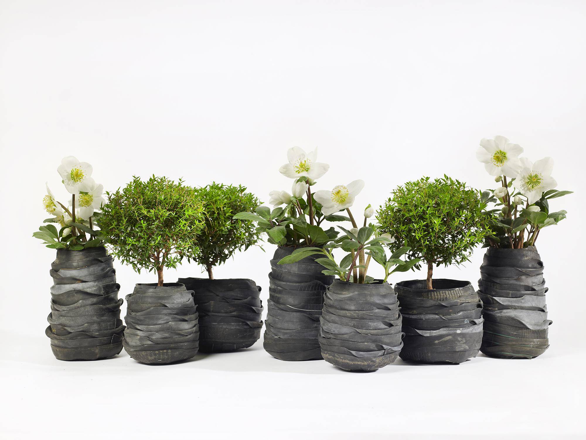 Serax - Flower pots can transform any garden or interior (4)