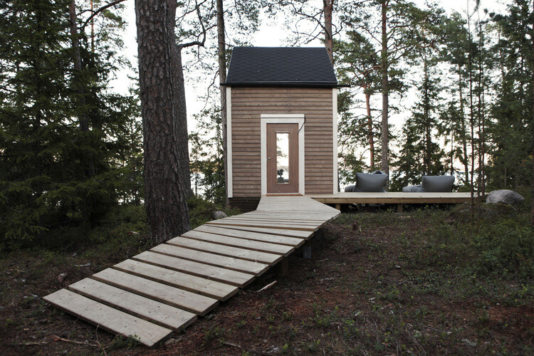 Small cabin in the woods made ​​by designer Robin Falck (1)