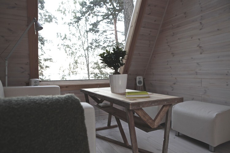 Small cabin in the woods made ​​by designer Robin Falck (2)