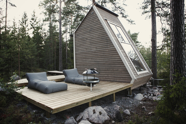 Small cabin in the woods made ​​by designer Robin Falck (3)