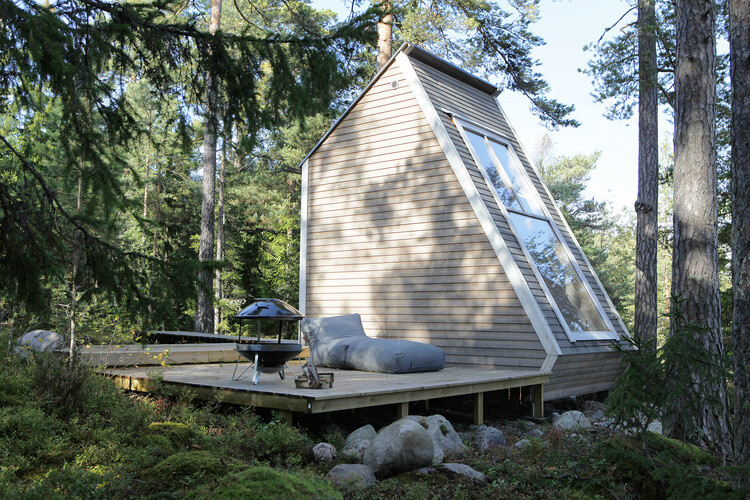 Small cabin in the woods made ​​by designer Robin Falck (6)