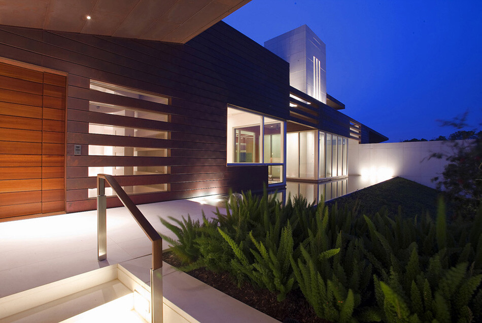 Elegant architecture with Indian influences / Miro Rivera Architects