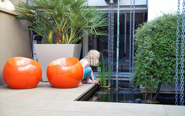 Patio garden from Wandsworth Town, London, designed by Amir Schlezinger (3)