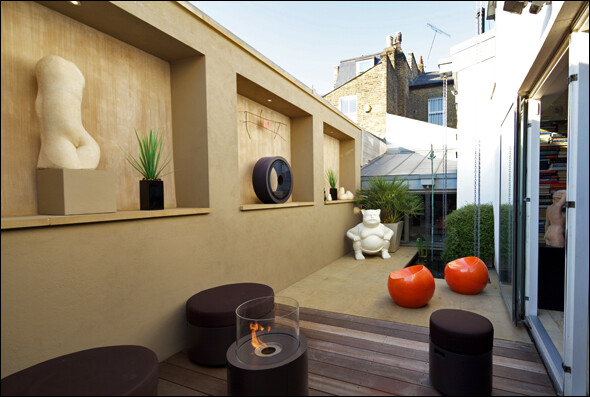 Patio garden from Wandsworth Town, London, designed by Amir Schlezinger