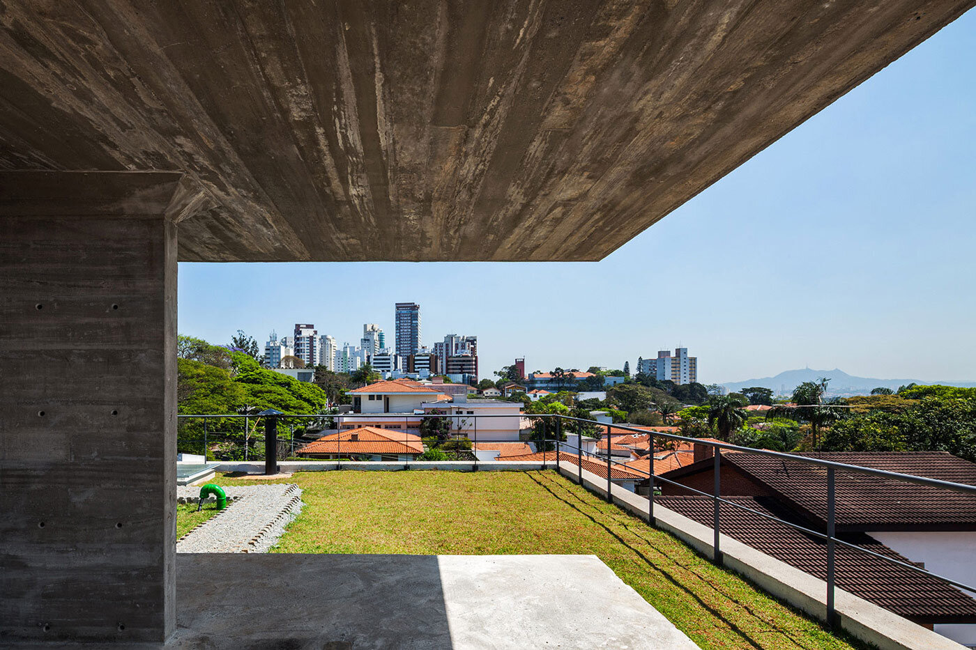 Architecture and interior design for freshness and positive emotion Pepiguari Home by Brasil Arquitetura - www.homeworlddesign. com (21)