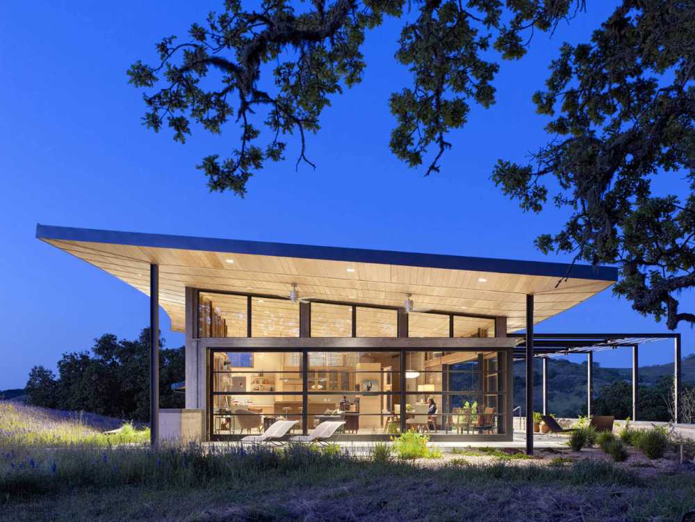 Caterpillar House: Modern Ranch Connected to the Beauty of Nature