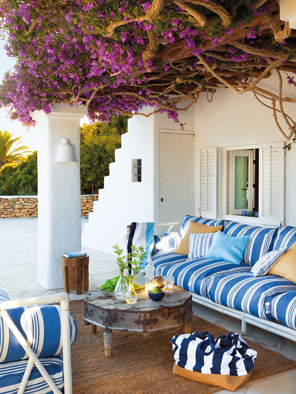 Coastal decor and traditional architecture under Mediterranean breeze - www.homeworlddesign. com (11)