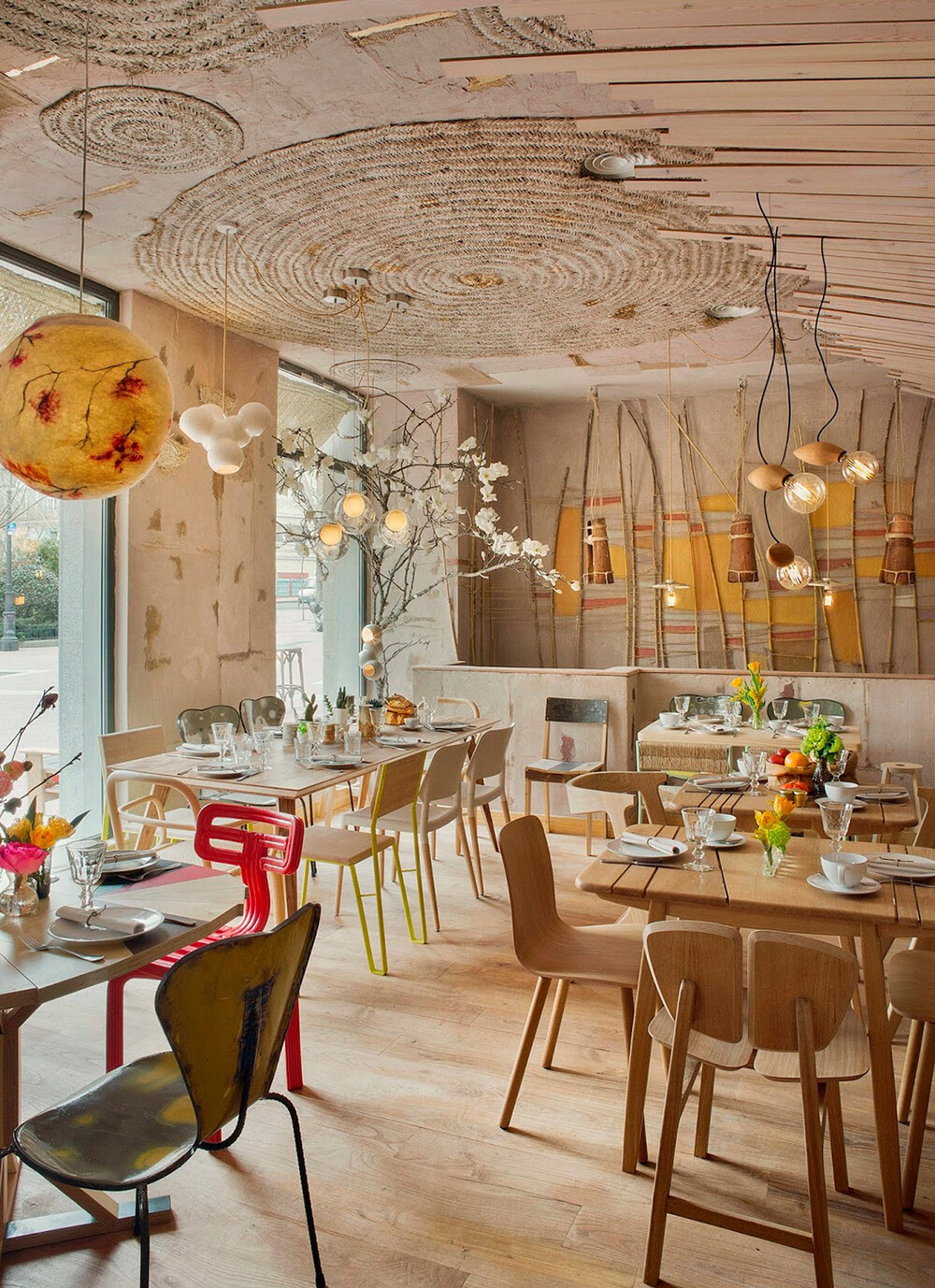 Mama Campo restaurant eclectic design with decors and pastel shades - www.homeworlddesign. com (8)