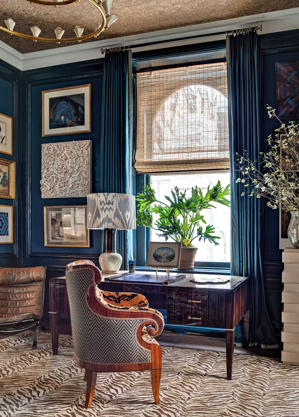 Painting Room With Hues Of Blue - www.homeworlddesign. com (9)