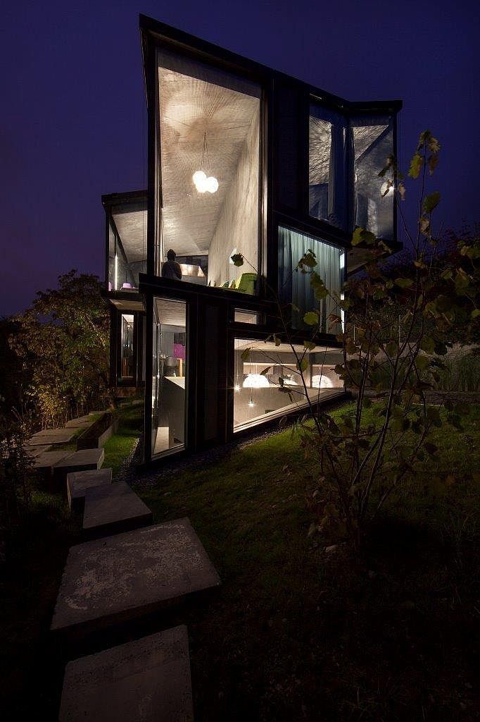 Trubel-House by L3P Architekten successful architectural solution for difficult terrain - www.homeworlddesign. com (16)