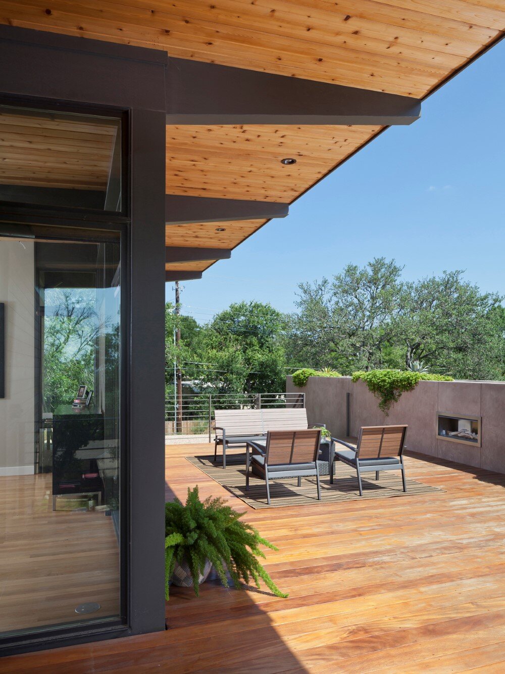 Modern architecture and spacious roof deck Barton Hills Residence - HomeWorldDesign (2) (Custom)