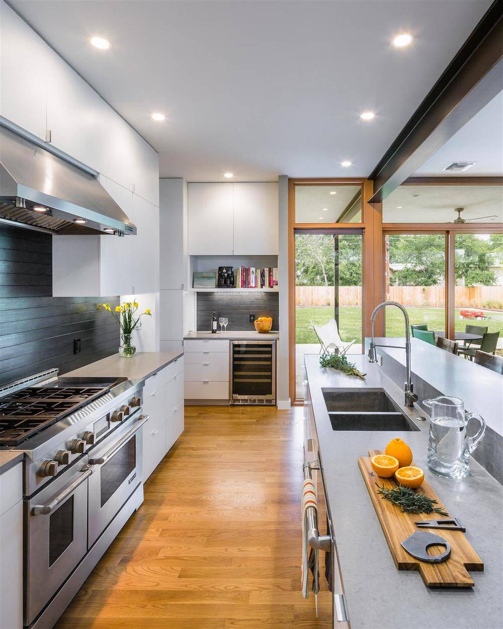 kitchen, A Parallel Architecture