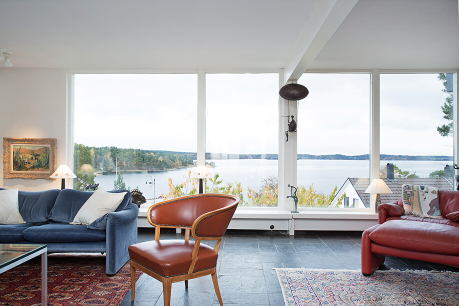 Scandinavian house with a generous view of the sea - www.homeworlddesign. com (10)