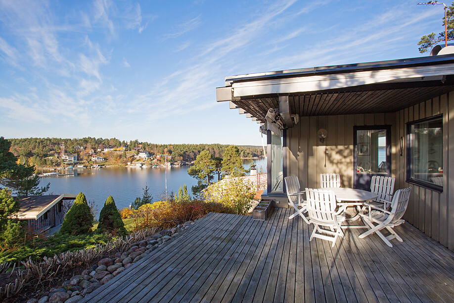 Swedish house with a generous view of the sea - www.homeworlddesign. com (23)