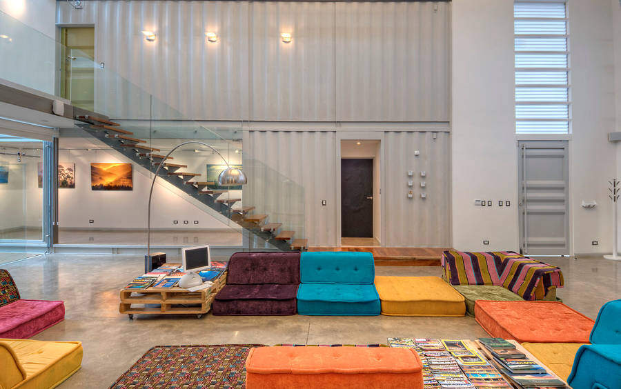 Shipping containers house Incubo by Maria Jose Trejos - HomeWorldDesign (20)