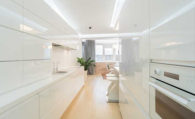 White, Light And Mirrors Can Transform And Expand Space