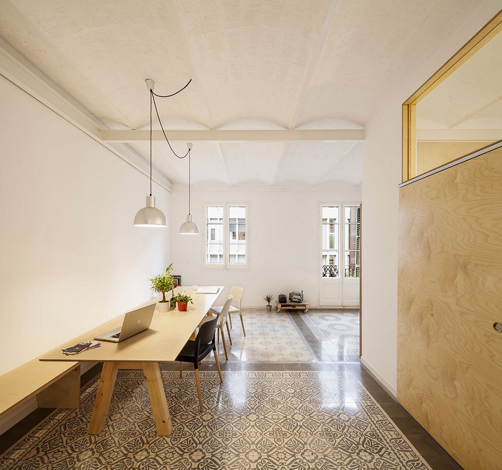 Apartment Eixample renovated by the Spanish architect Adrian Elizalde - HomeWorldDesign (3)
