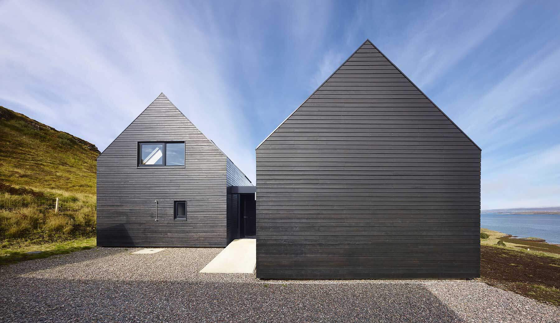 Skye Island house inspired by Scottish farm barns - HomeWorldDesign (1)