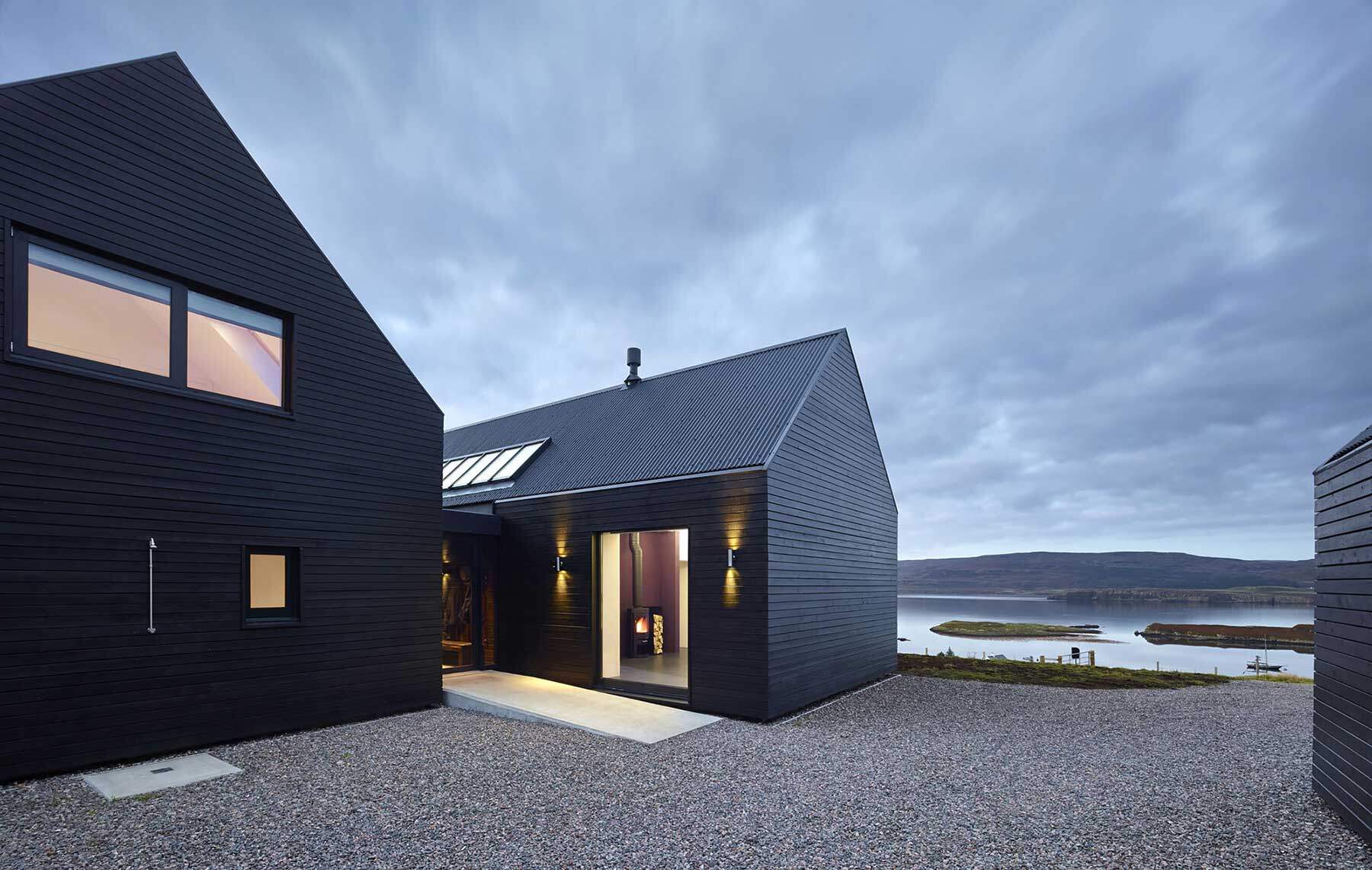 Skye Island house inspired by Scottish farm barns - HomeWorldDesign (9)