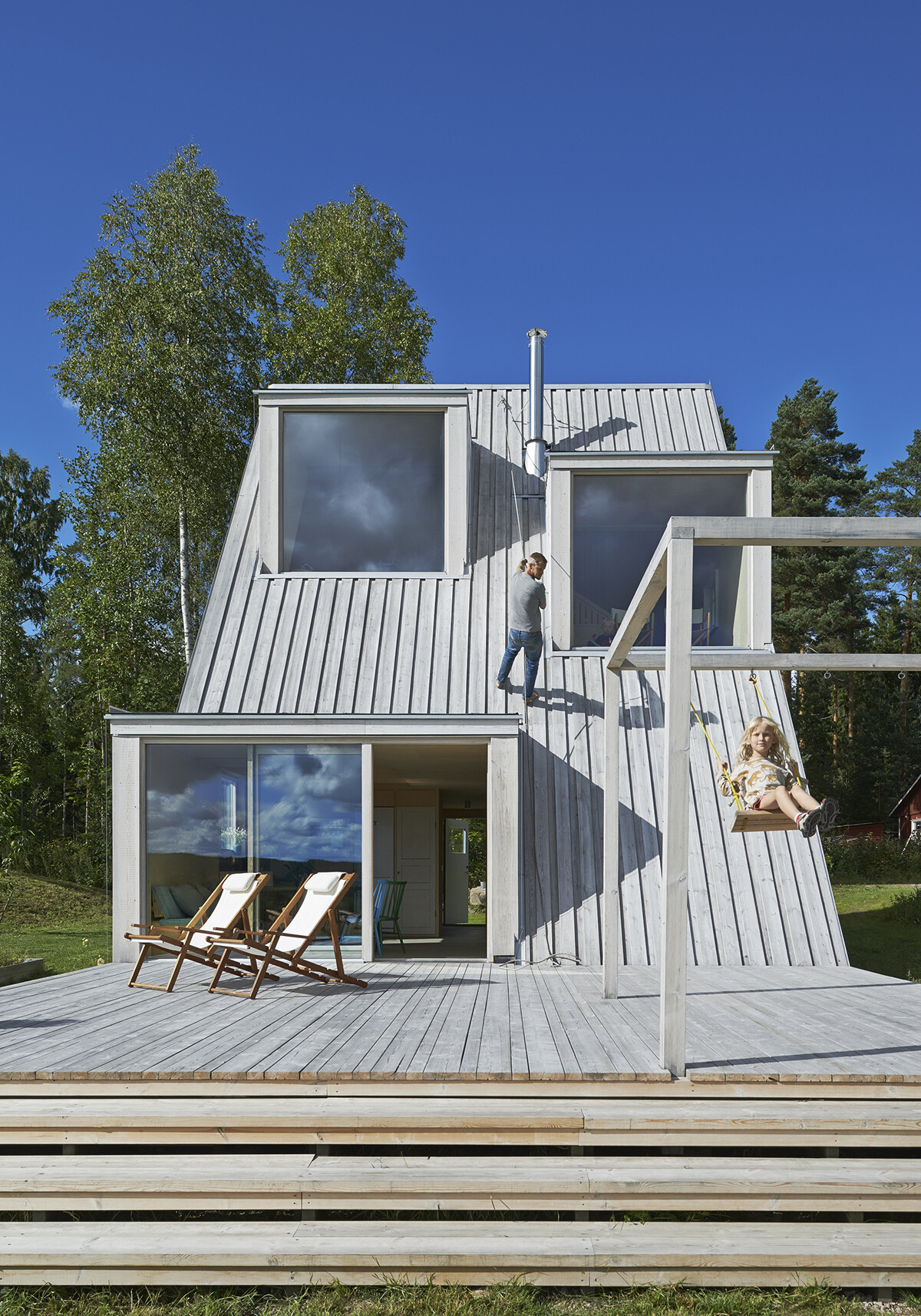 Summer house with triangular profile Leo Qvarsebo - HomeWorldDesign (11)