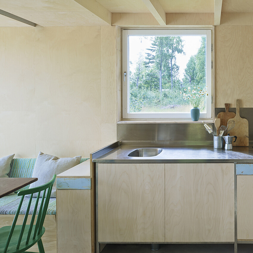 Summer house with triangular profile Leo Qvarsebo - HomeWorldDesign (2)
