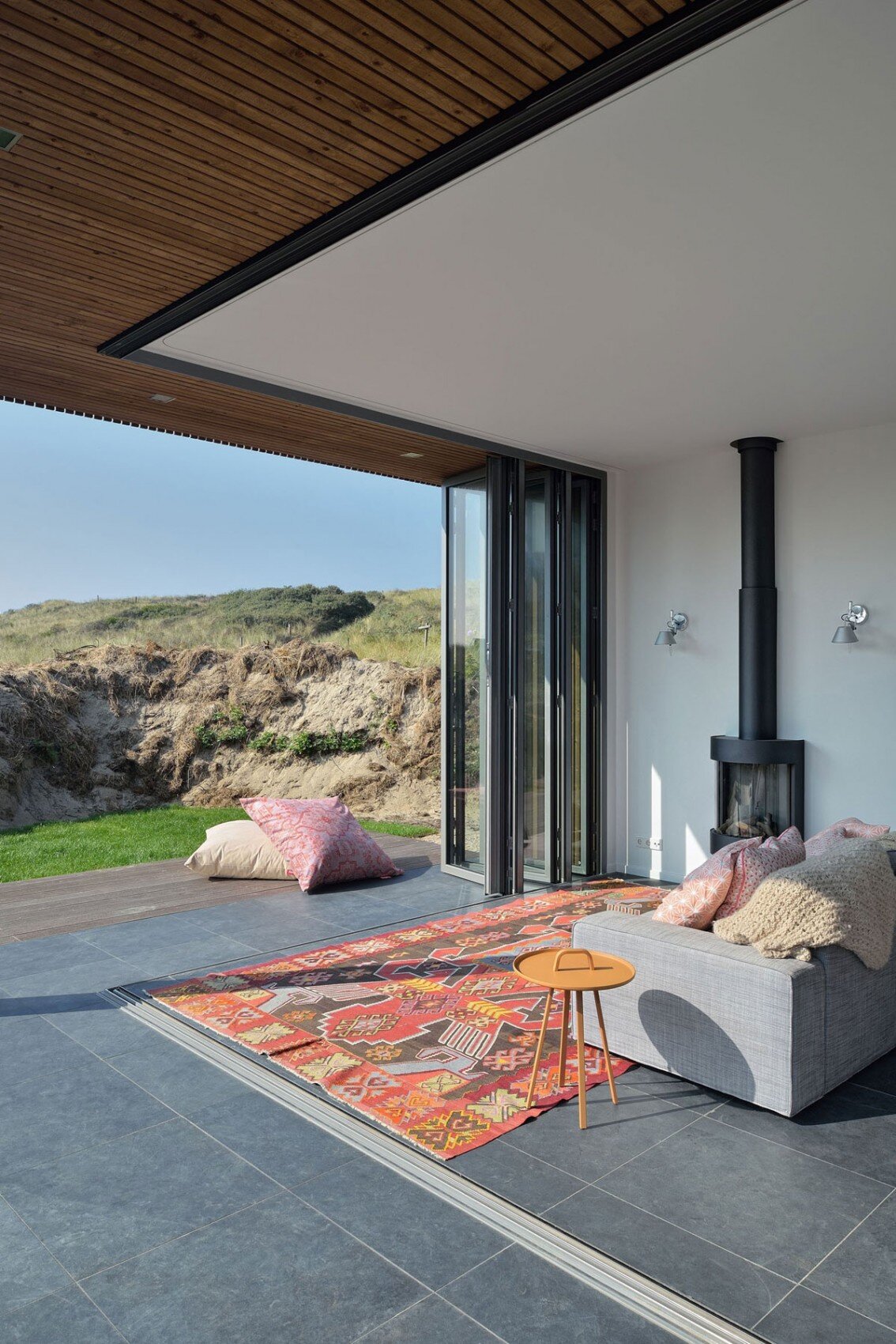 Vacation house with a retractable glass facade Bloem en Lemstra Architecten - HomeWorldDesign (12)