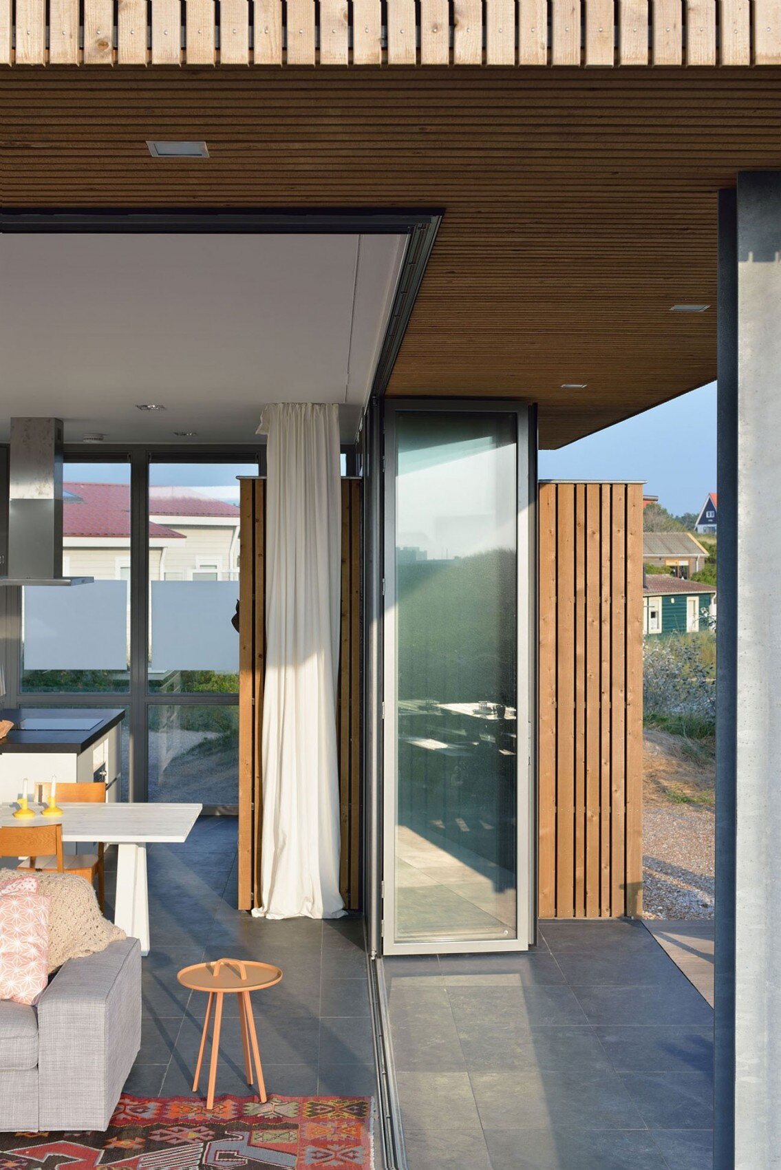 Vacation house with a retractable glass facade Bloem en Lemstra Architecten - HomeWorldDesign (13)