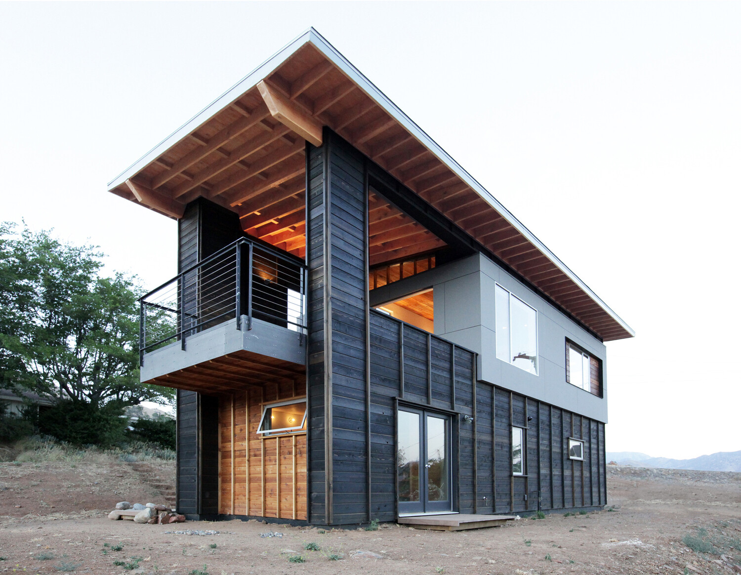 510 Cabin 1000 square foot lake house by Hunter Leggitt - HomeWorldDesign (1)