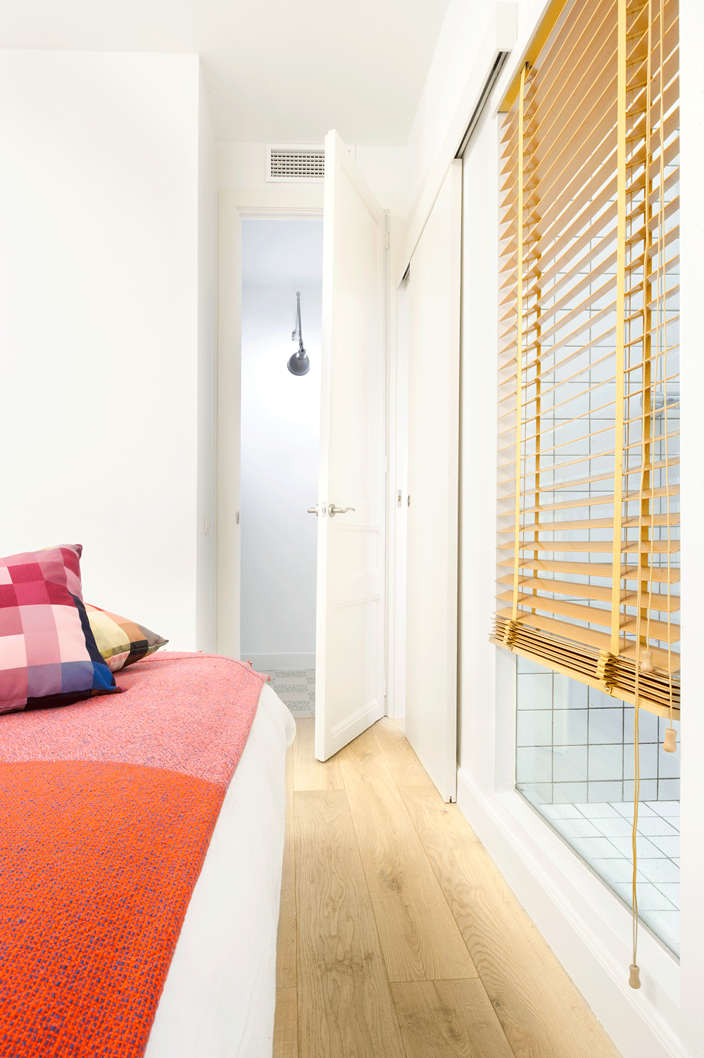 Excellent renovation performed with low budget - Flat in Barcelona - HomeWorldDesign (9)
