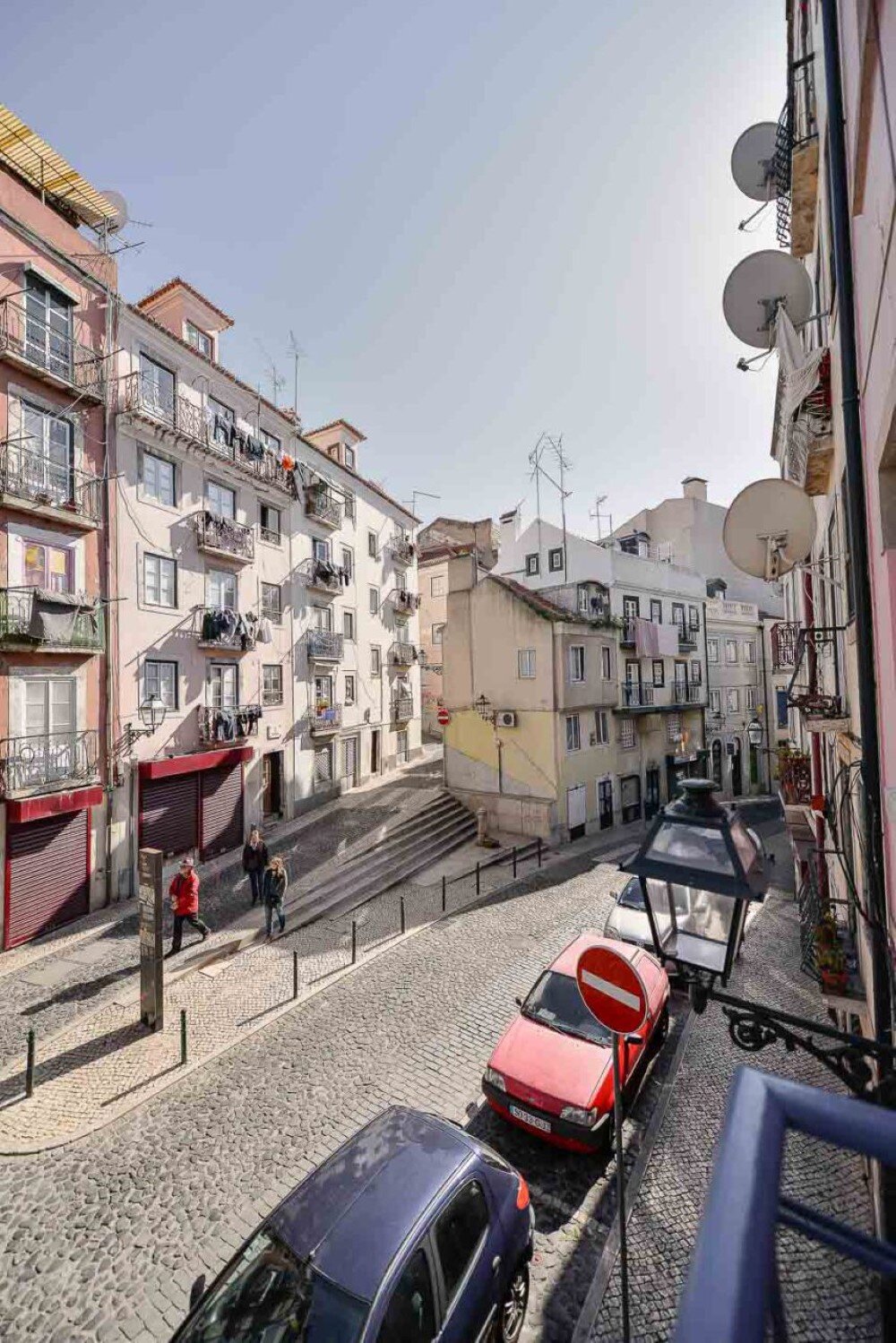 House Mouraria minimal and modern in a historic neighbourhood in Lisbon - HomeWorldDesign (29)