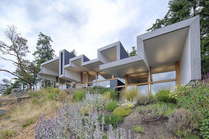 Ridge House retreat with large folding roof form - Simcic Uhrich Architects - HomeWorldDesign (1)