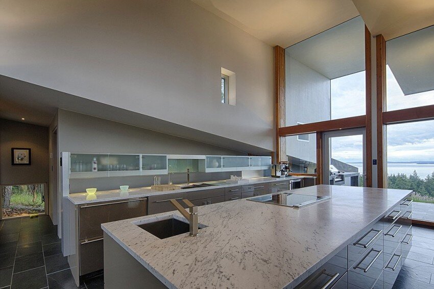Ridge House retreat with large folding roof form - Simcic Uhrich Architects - HomeWorldDesign (9)