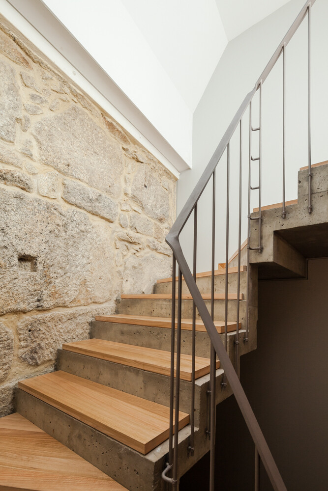River House rehabilitation of traditional Portuguese architecture - HomeWorldDesign (16)