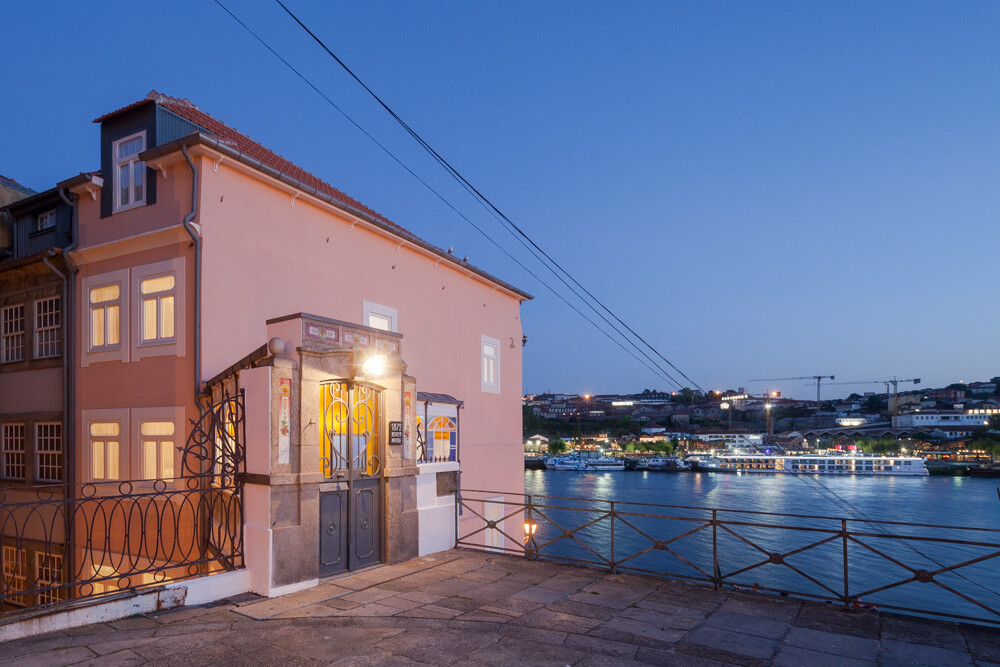 Porta Nobre House rehabilitation of traditional Portuguese architecture - HomeWorldDesign (41)