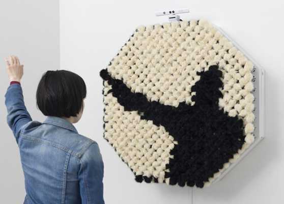 Daniel Rozin Expose “Descent With Modification” – Interactive PomPom Mirror