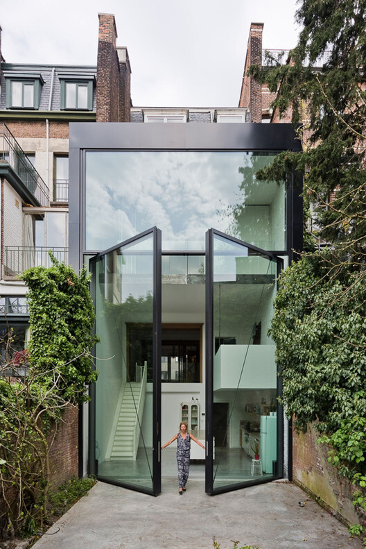 Town House with largest pivoting door - Sculpt IT