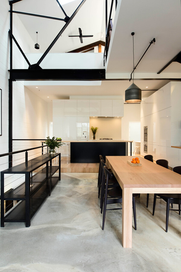 Warehouse transformed into a bright house - Regent Street Warehouse