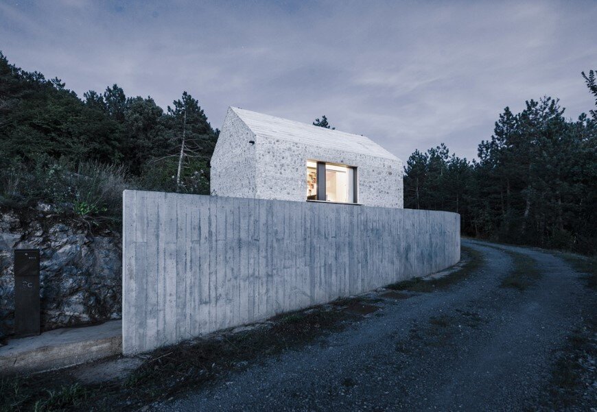 Compact Karst house redefinition of a traditional stony house (13)