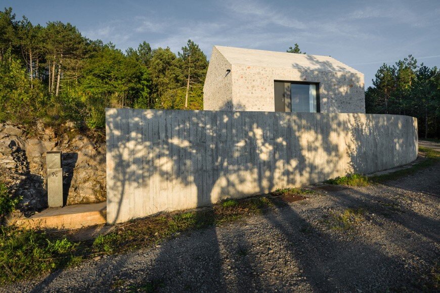 Compact Karst house redefinition of a traditional stony house (2)