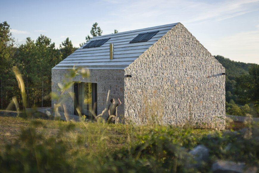 Compact Karst house redefinition of a traditional stony house (4)