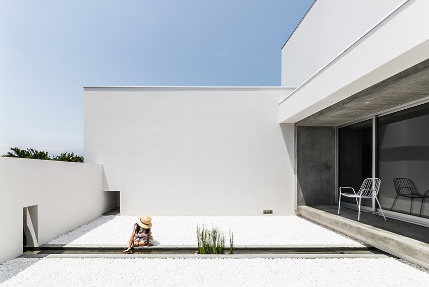 Courtyard House gives an impressive and fresh feel - FORM Kouichi Kimura Architects (7)