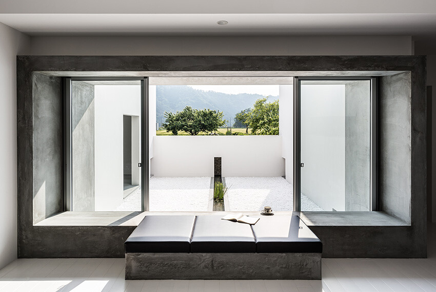 Courtyard Jigha House gives an impressive and fresh feel - FORM Kouichi Kimura Architects (10)
