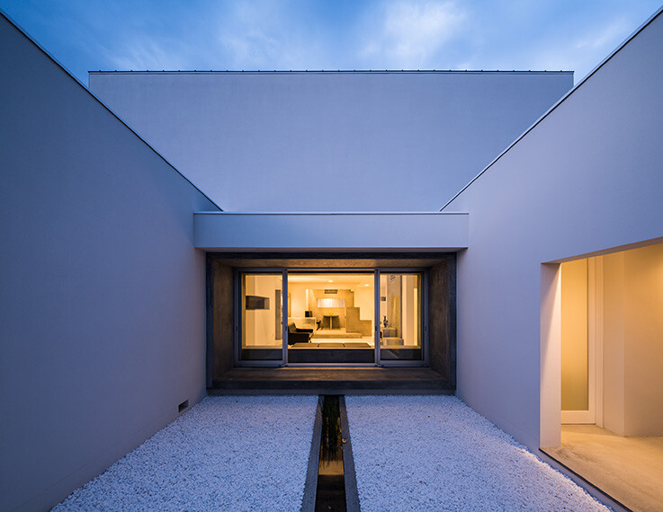 Courtyard Jigha House gives an impressive and fresh feel - FORM Kouichi Kimura Architects (12)