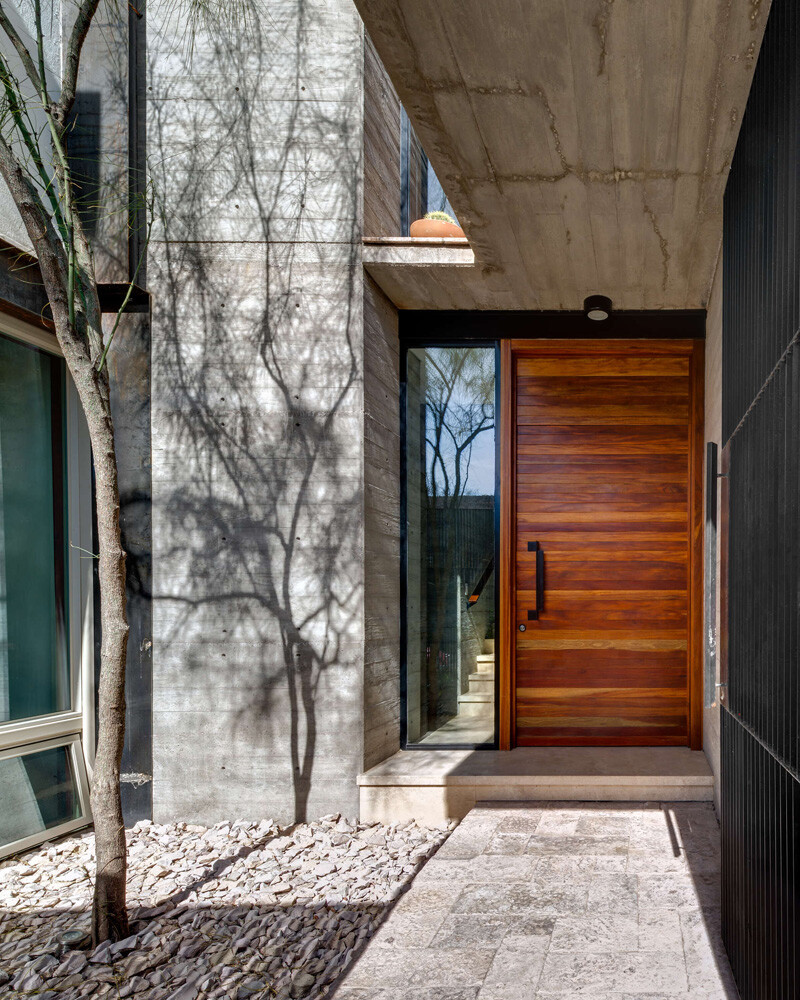 Old building transformed into a contemporary residence - Chihuahua, Mexico (5)