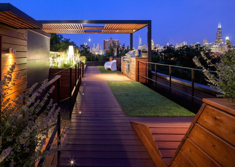 Rooftop social space designed to showcase the Chicago skyline (4)