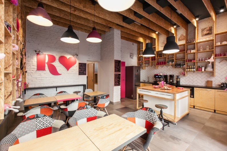 Rózove by mode:lina architekci: the Pinkest Shop and Cafe